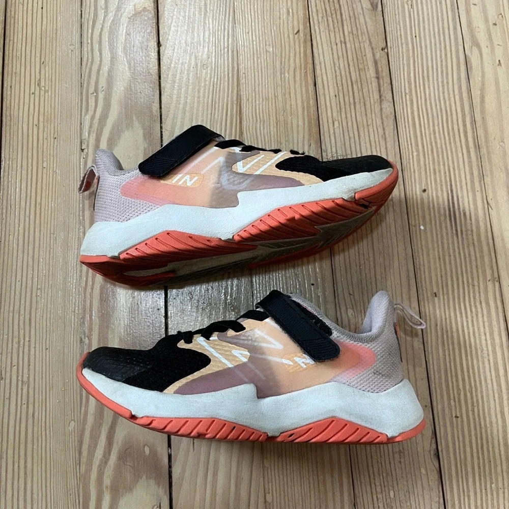 New Balance Rave Run v2 Sneaker Kids 12.5 XW Black Peach Orange YTRAVF2